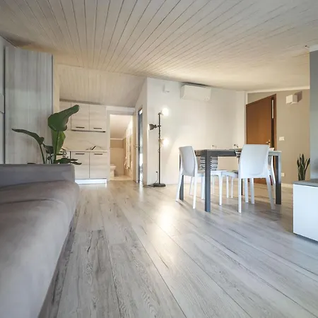 Apartment Mansarda Maxi House Desenzano